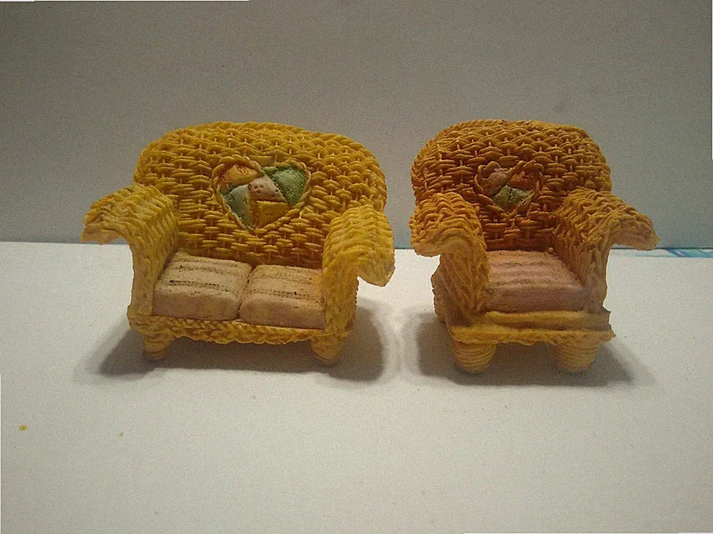 Doll Resin Wicker patio Set. Love seat and chair. Cute heart pattern.